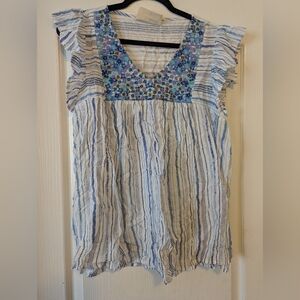 NWOT Savanna Jane Blue and White Floral Blouse